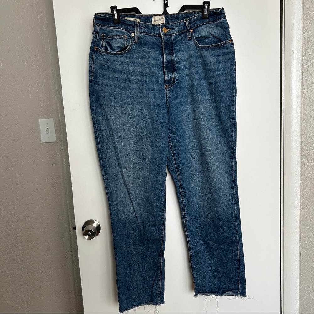Universal Thread Women's Classic Blue Straight Leg Jeans